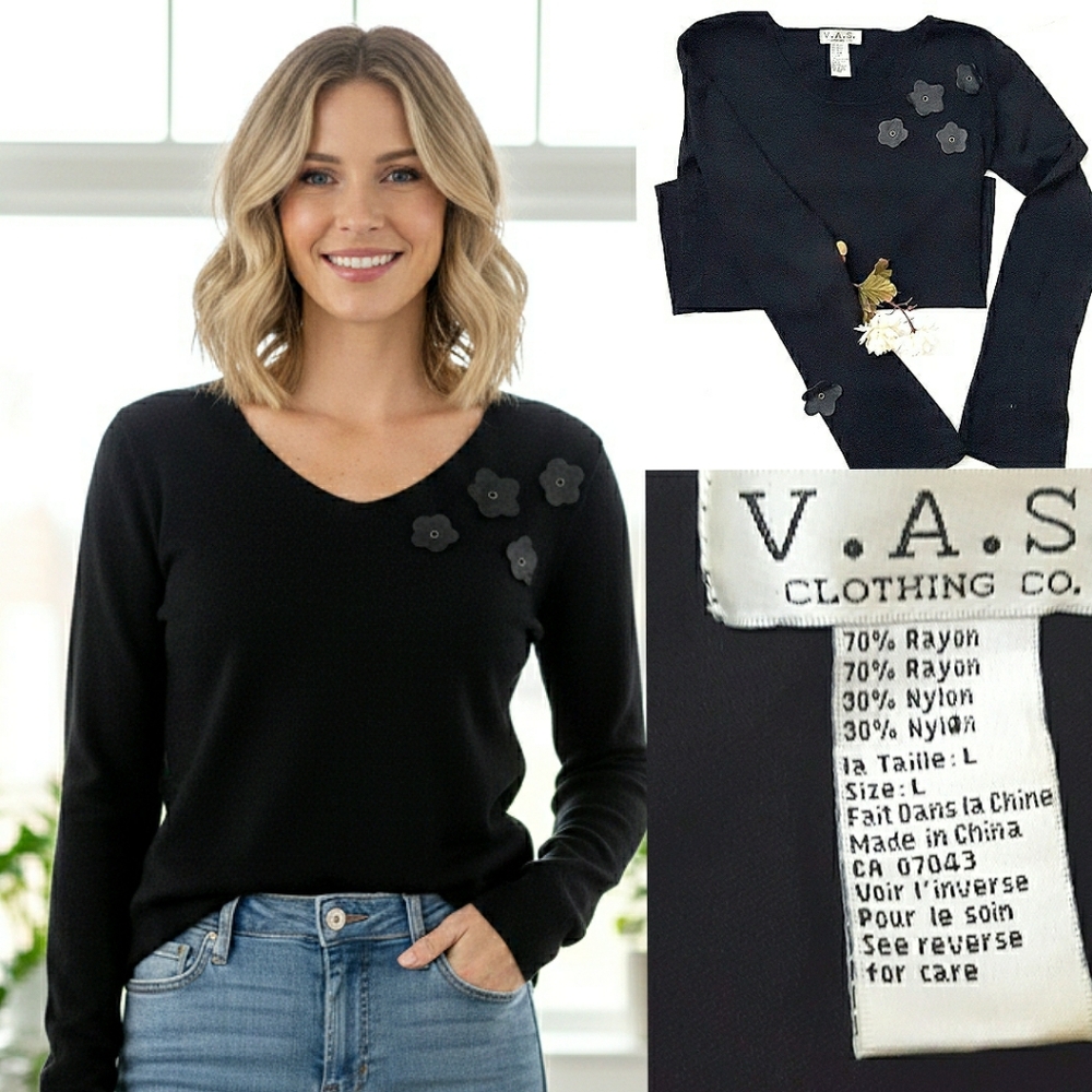 Y2K💋Black Knit Bell Sleeve Top |Leather Daisy Accent| Scoop Neck